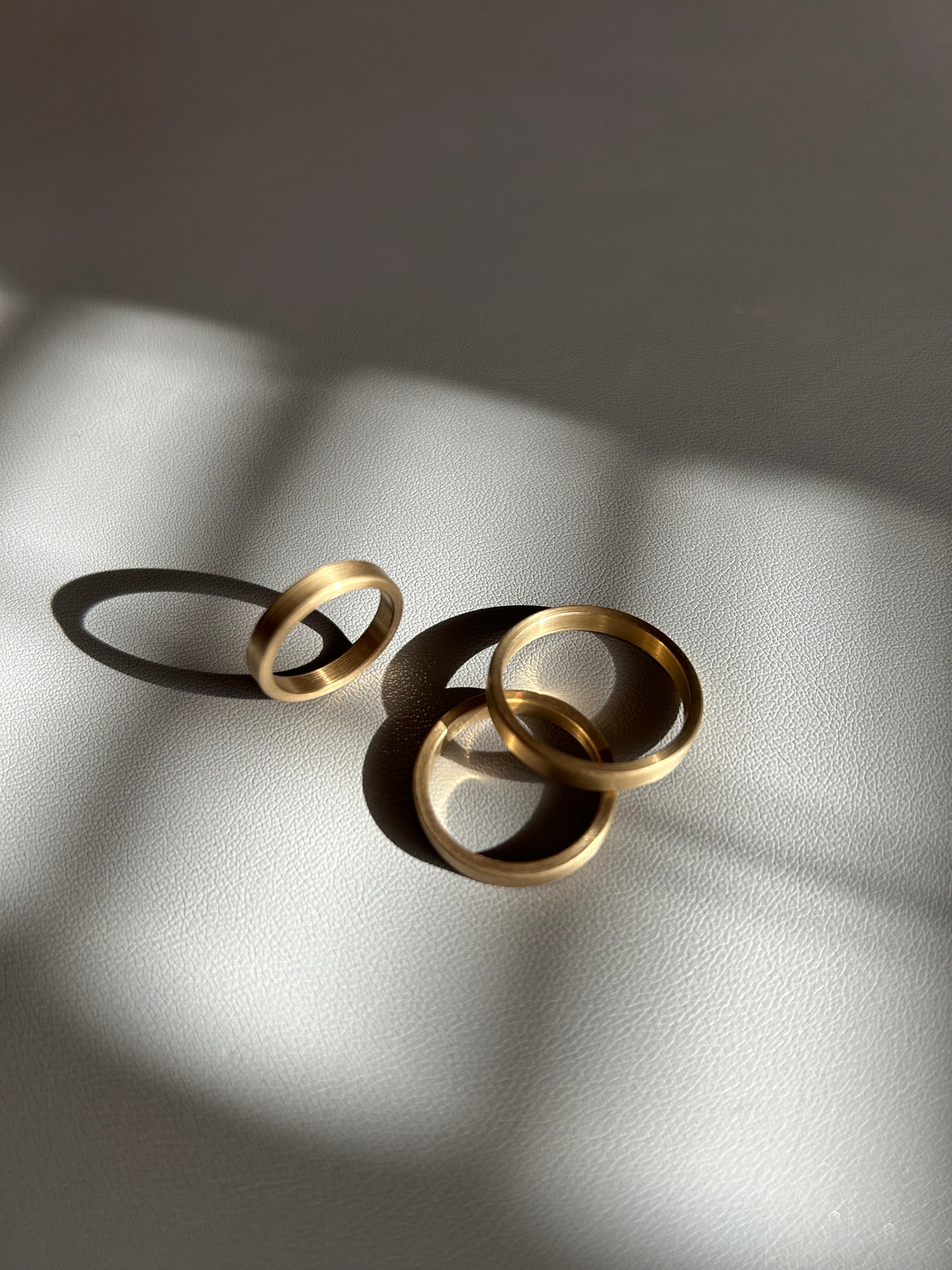 Brass band ring gold
