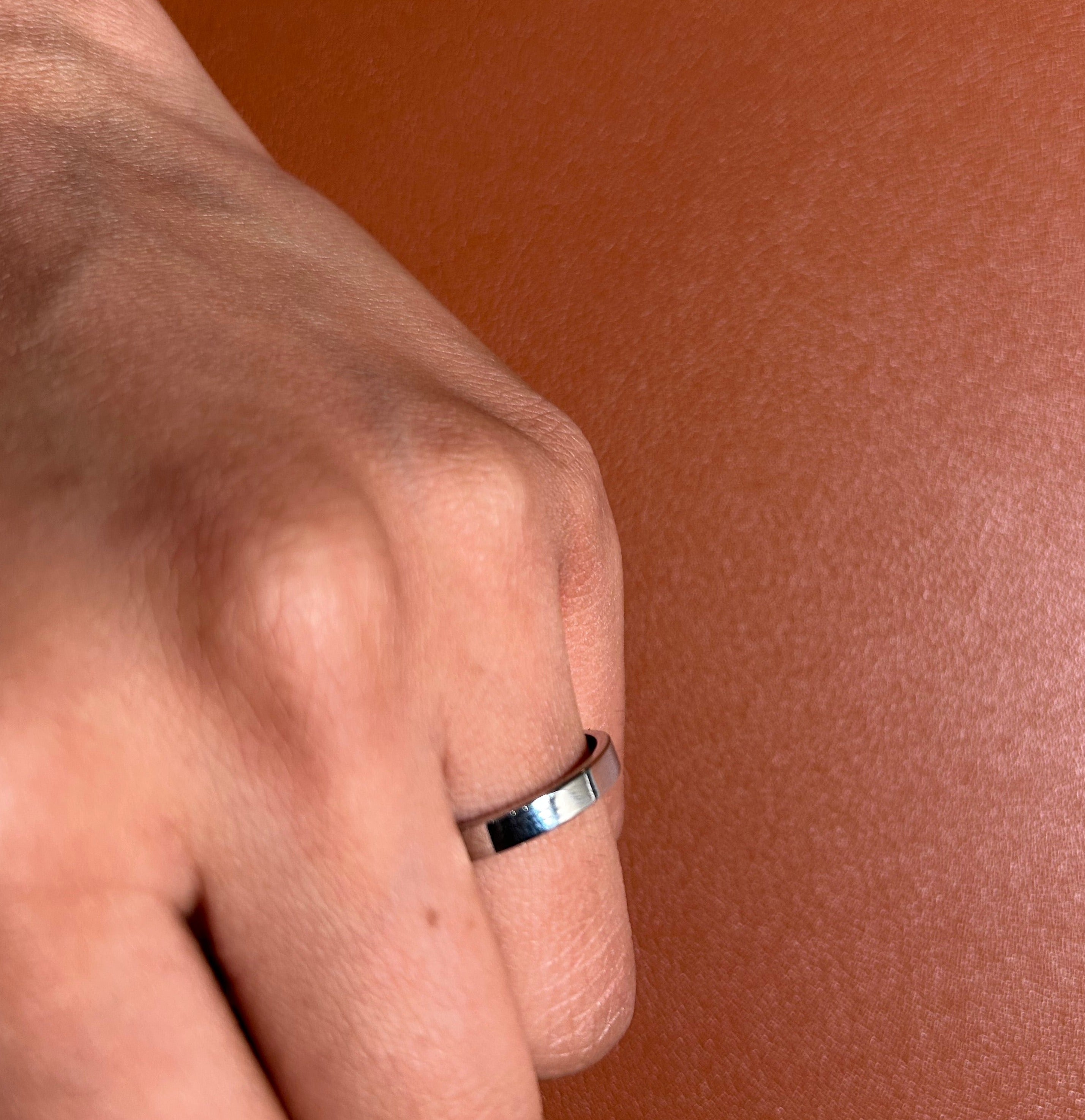 Mimimalist Ring on hand